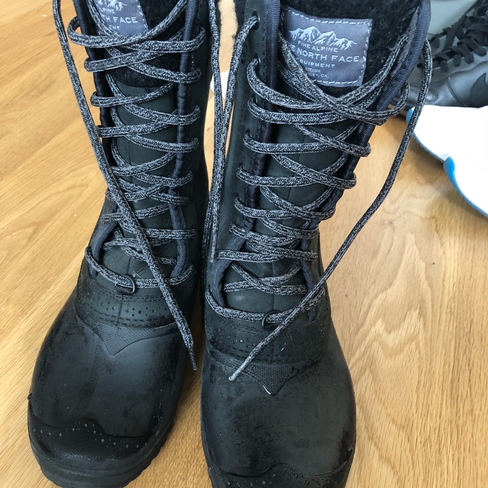 The North Face Shellista II Mid in Black Size 8